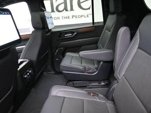 Used 2025 GMC Yukon XL Denali w/ Denali Reserve Package AWD/4WD image 24