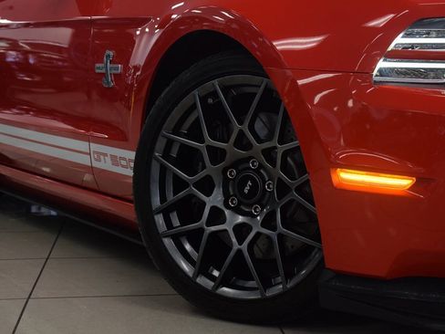 Used 2011 Ford Mustang Shelby GT500 RWD image 13