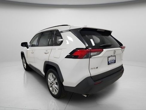 Used 2019 Toyota RAV4 XLE Premium image 11