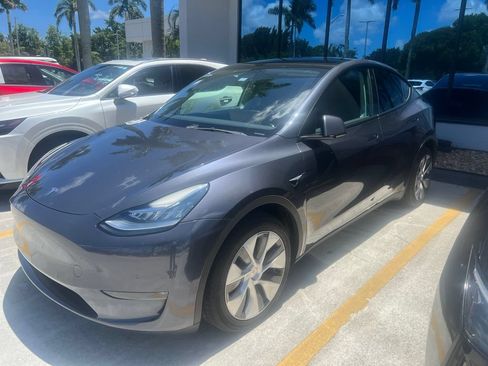 Used 2022 Tesla Model Y Long Range AWD/4WD image 7