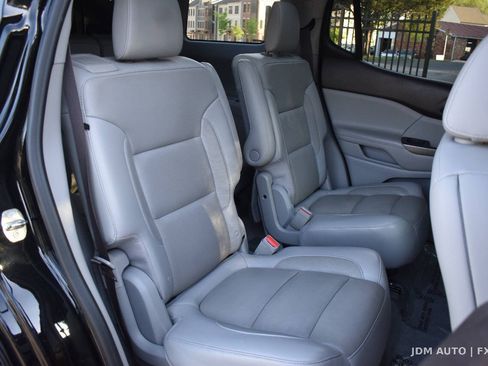Used 2018 GMC Acadia SLT w/ LPO, Floor Liner Package AWD/4WD image 15