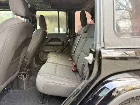 Used 2021 Jeep Wrangler Unlimited Sahara image 16