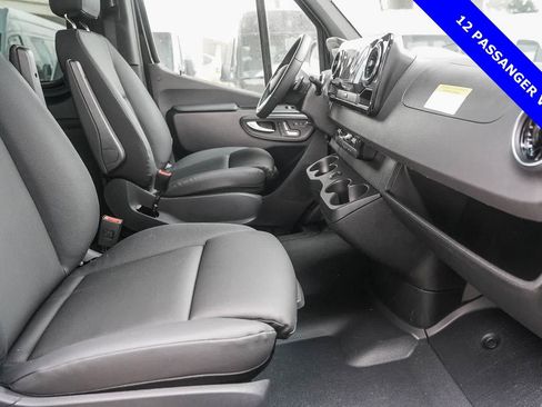 Used 2024 Mercedes-Benz Sprinter 2500 image 21