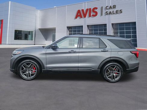 Used 2025 Ford Explorer ST-Line w/ ST-Line Street Pack image 2