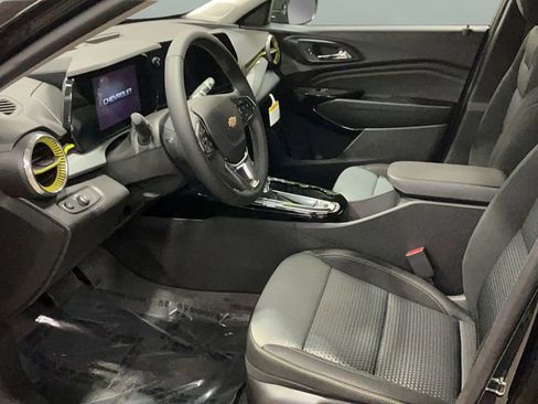 New 2026 Chevrolet Trax LT image 8
