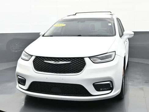 Used 2022 Chrysler Pacifica Touring-L image 7