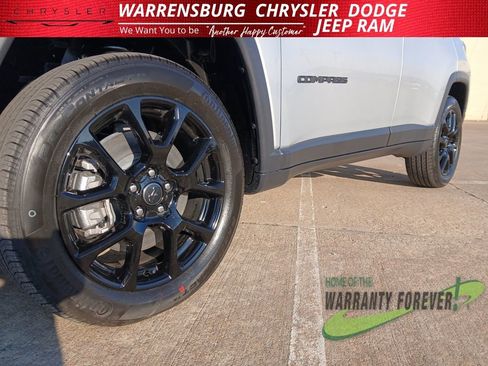 New 2026 Jeep Compass Latitude image 32