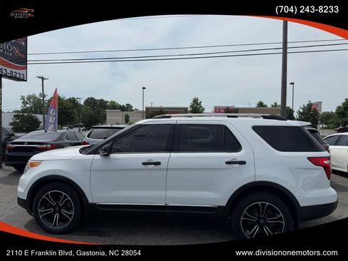 Used 2014 Ford Explorer XLT w/ Equipment Group 202A AWD/4WD image 2