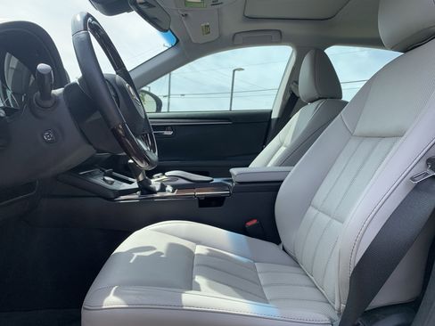 Used 2017 Lexus ES 350 w/ Luxury Package image 12