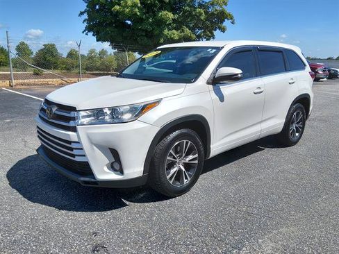Used 2018 Toyota Highlander Plus FWD image 7
