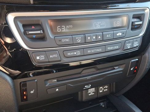 Used 2020 Honda Pilot Touring image 16