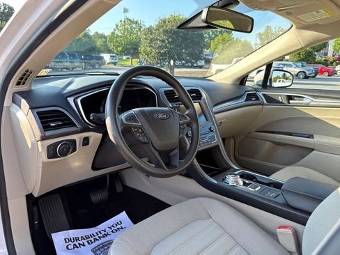 Used 2020 Ford Fusion SE FWD image 16