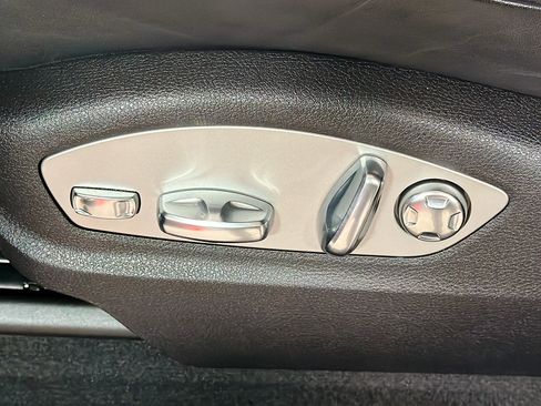 Certified 2021 Porsche Macan image 25