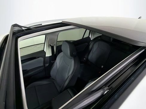 New 2026 Volkswagen Tiguan SE image 14