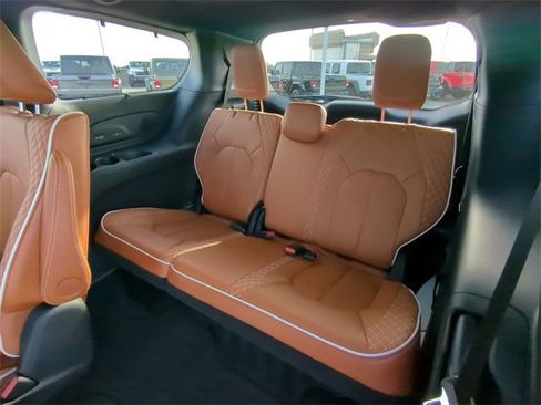 New 2026 Chrysler Pacifica Pinnacle w/ Trailer Tow Group image 16