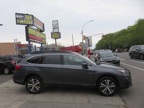 Used 2018 Subaru Outback 2.5i Limited AWD/4WD image 9