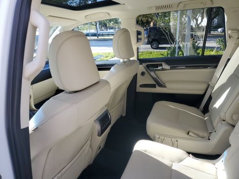 Used 2023 Lexus GX 460 Premium image 11