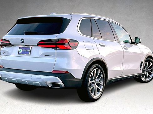 Used 2026 BMW X5 xDrive50e w/ Climate Comfort Package image 6