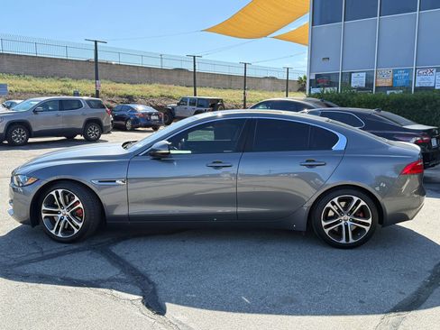 Used 2017 Jaguar XE Premium image 9
