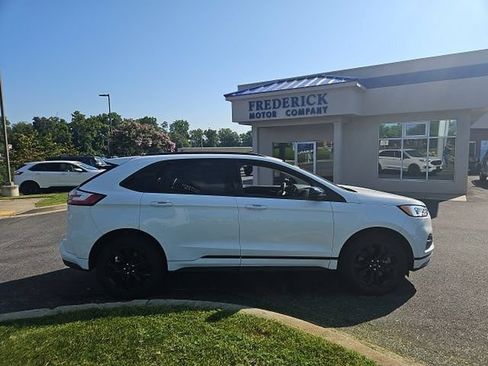 Used 2022 Ford Edge SE w/ Black Appearance Package AWD/4WD image 3
