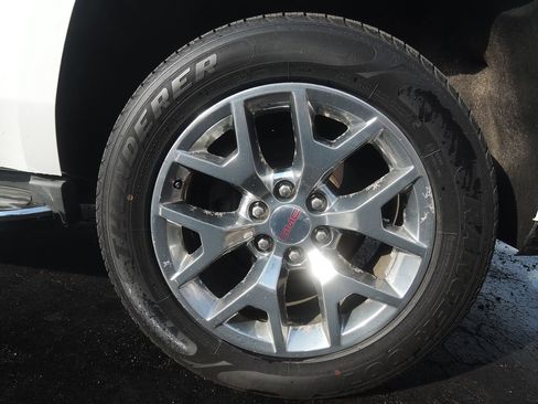 Used 2024 GMC Yukon AT4 w/ AT4 Premium Plus Package image 5