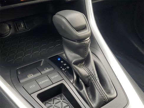 Used 2019 Toyota RAV4 LE image 30
