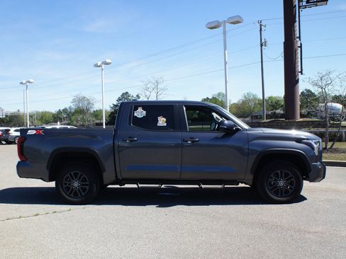 Used 2024 Toyota Tundra SR5 w/ SR5 Convenience Package AWD/4WD image 18