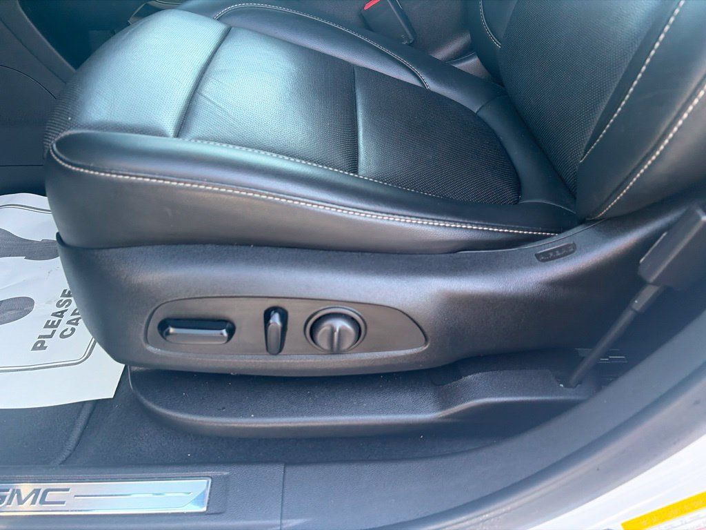 Used 2023 GMC Acadia SLT AWD/4WD image 16