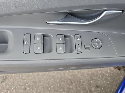 Used 2022 Hyundai Elantra SEL w/ Convenience + Premium Package FWD image 25