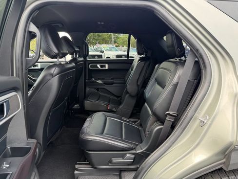 Used 2020 Ford Explorer XLT w/ Equipment Group 202A RWD image 11