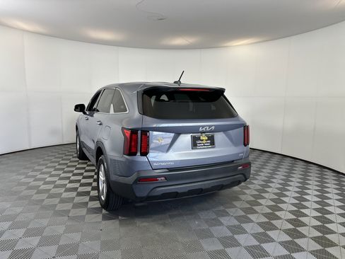 Used 2023 Kia Sorento LX image 9