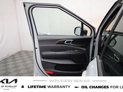 New 2027 Kia Carnival SX w/ Dark Edition Package FWD image 9