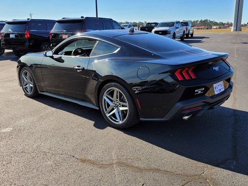 Used 2024 Ford Mustang Coupe image 7