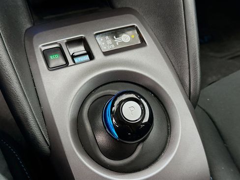 Used 2024 Nissan Leaf S FWD image 25