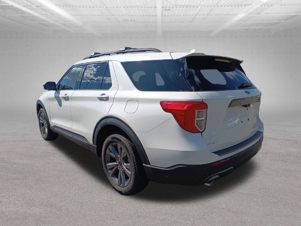Used 2024 Ford Explorer XLT w/ Equipment Group 202A AWD/4WD image 3