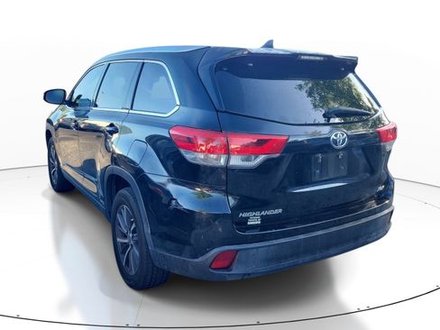 Used 2019 Toyota Highlander XLE image 4