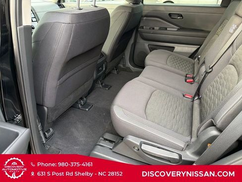 Certified 2025 Nissan Pathfinder SV image 29