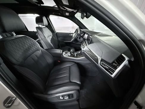 Used 2021 BMW X5 M50i w/ Executive Package image 28