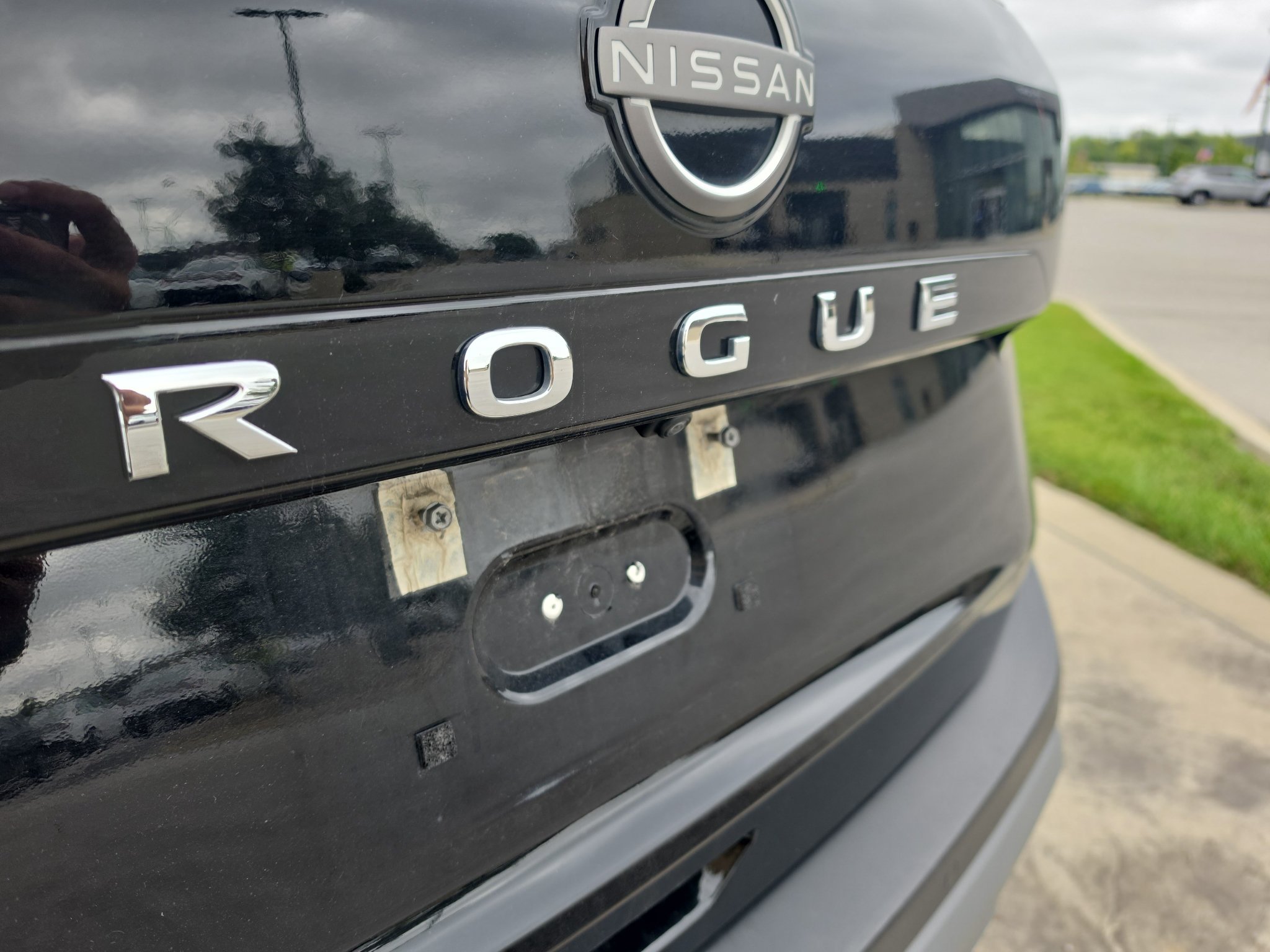 Used 2023 Nissan Rogue S FWD image 16