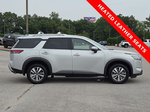 Used 2025 Nissan Pathfinder SL AWD/4WD image 6