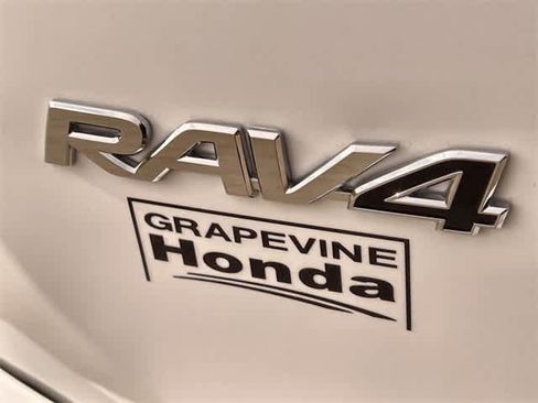 Used 2018 Toyota RAV4 XLE image 8