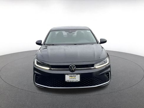 Used 2025 Volkswagen Jetta SE image 4