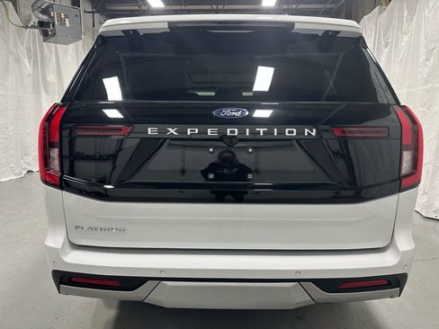 Used 2025 Ford Expedition Platinum image 6