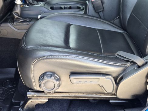 Used 2021 Jeep Wrangler Unlimited Sahara AWD/4WD image 23