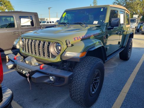 Used 2024 Jeep Wrangler Unlimited Rubicon image 3