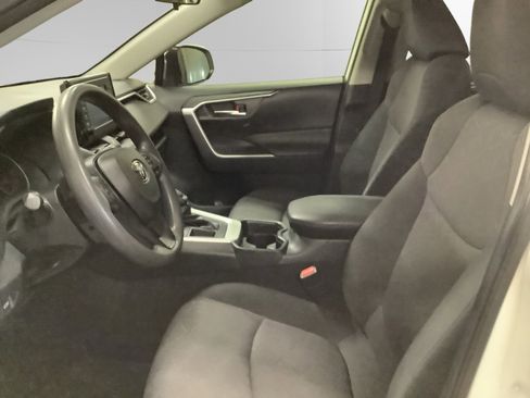 Used 2019 Toyota RAV4 XLE w/ Convenience Package image 9