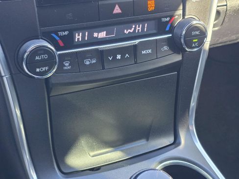 Used 2015 Toyota Camry XLE image 21