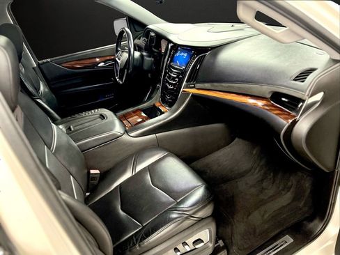 Used 2015 Cadillac Escalade Premium AWD/4WD image 15