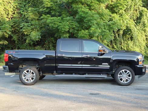 Used 2018 Chevrolet Silverado 2500 High Country w/ Duramax Plus Package AWD/4WD image 11