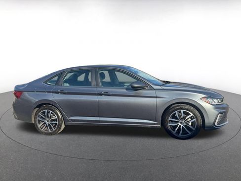 Used 2025 Volkswagen Jetta SE image 15